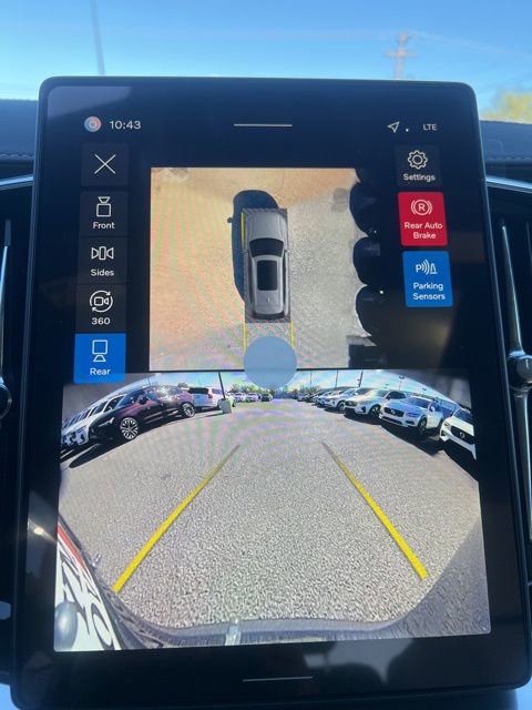 New 2026 Volvo XC90 B6 Plus w/ Protection Package Premier image 16