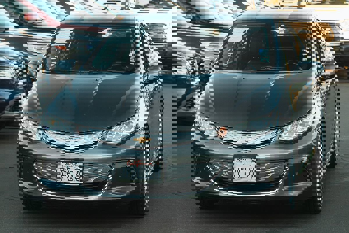 Used 2016 Chevrolet Volt Premier w/ Driver Confidence Package image 5