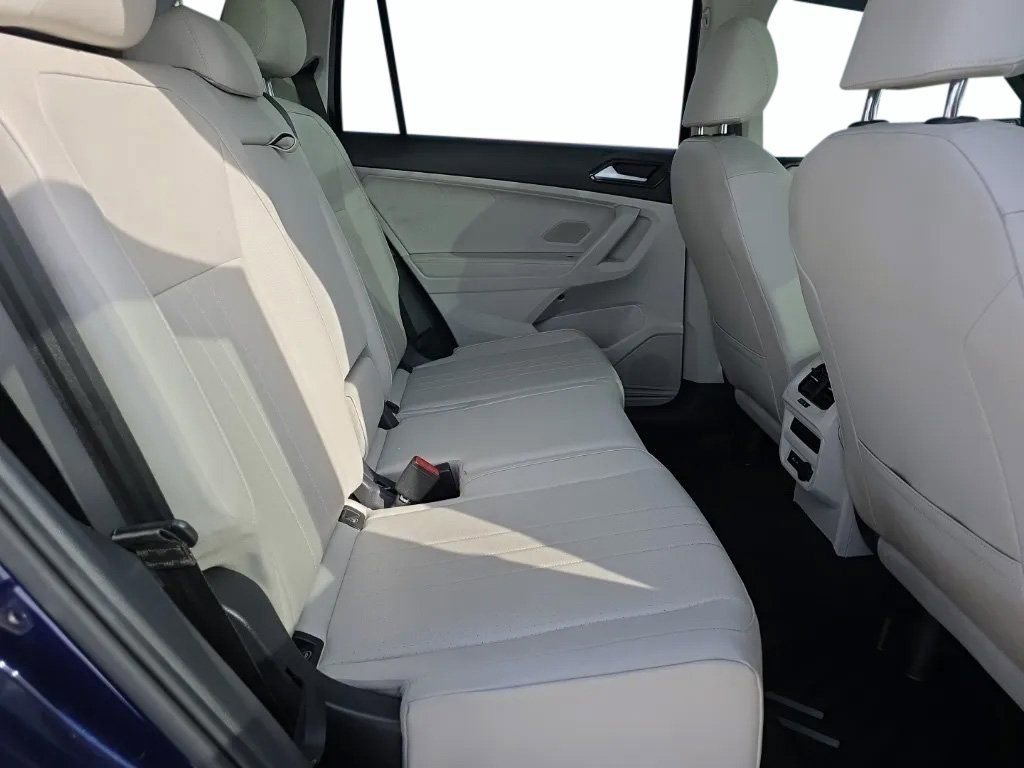 Used 2022 Volkswagen Tiguan SE AWD/4WD image 17