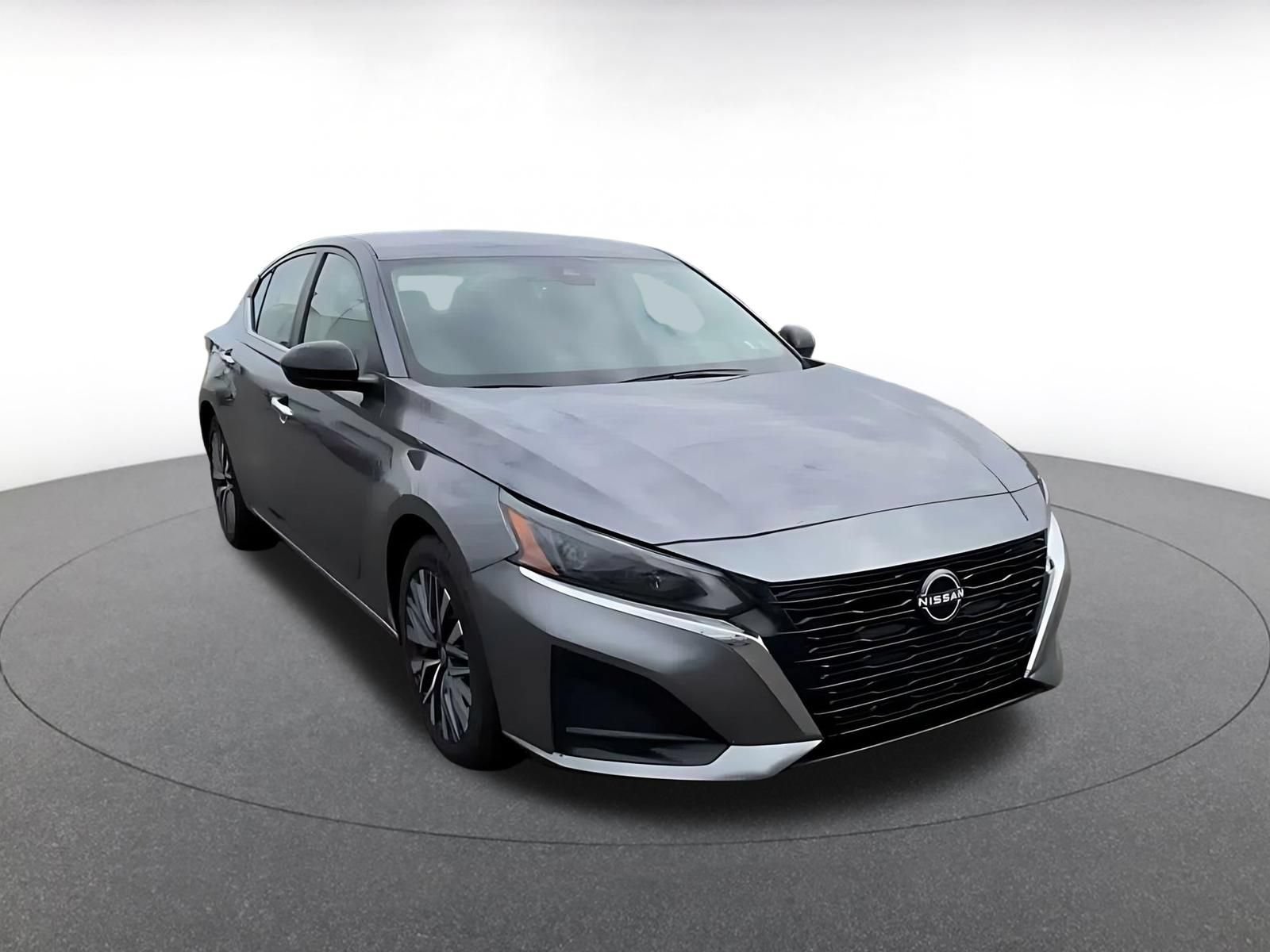 Used 2025 Nissan Altima 2.5 SV FWD image 3