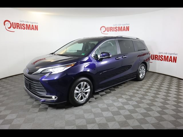 Used 2025 Toyota Sienna Limited AWD/4WD image 4