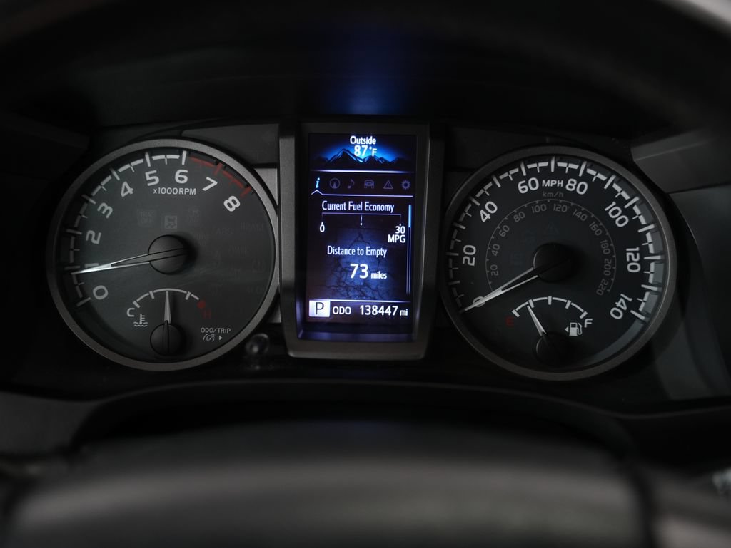 Used 2017 Toyota Tacoma TRD Sport w/ Tow Package (A/T) AWD/4WD image 18