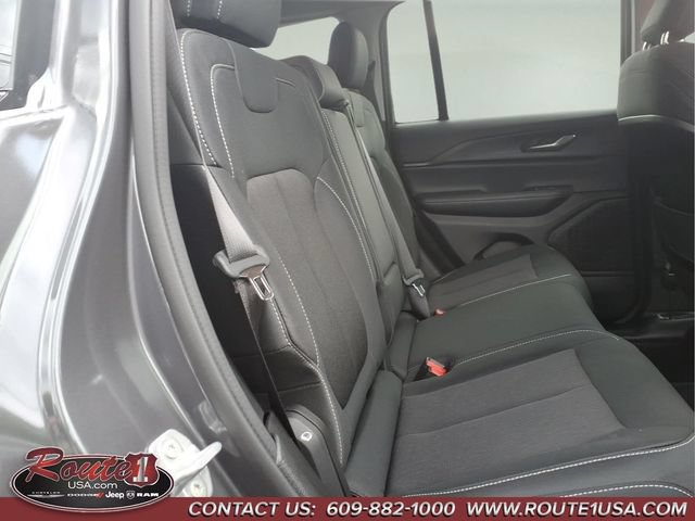 Used 2024 Jeep Grand Cherokee Laredo X AWD/4WD image 16