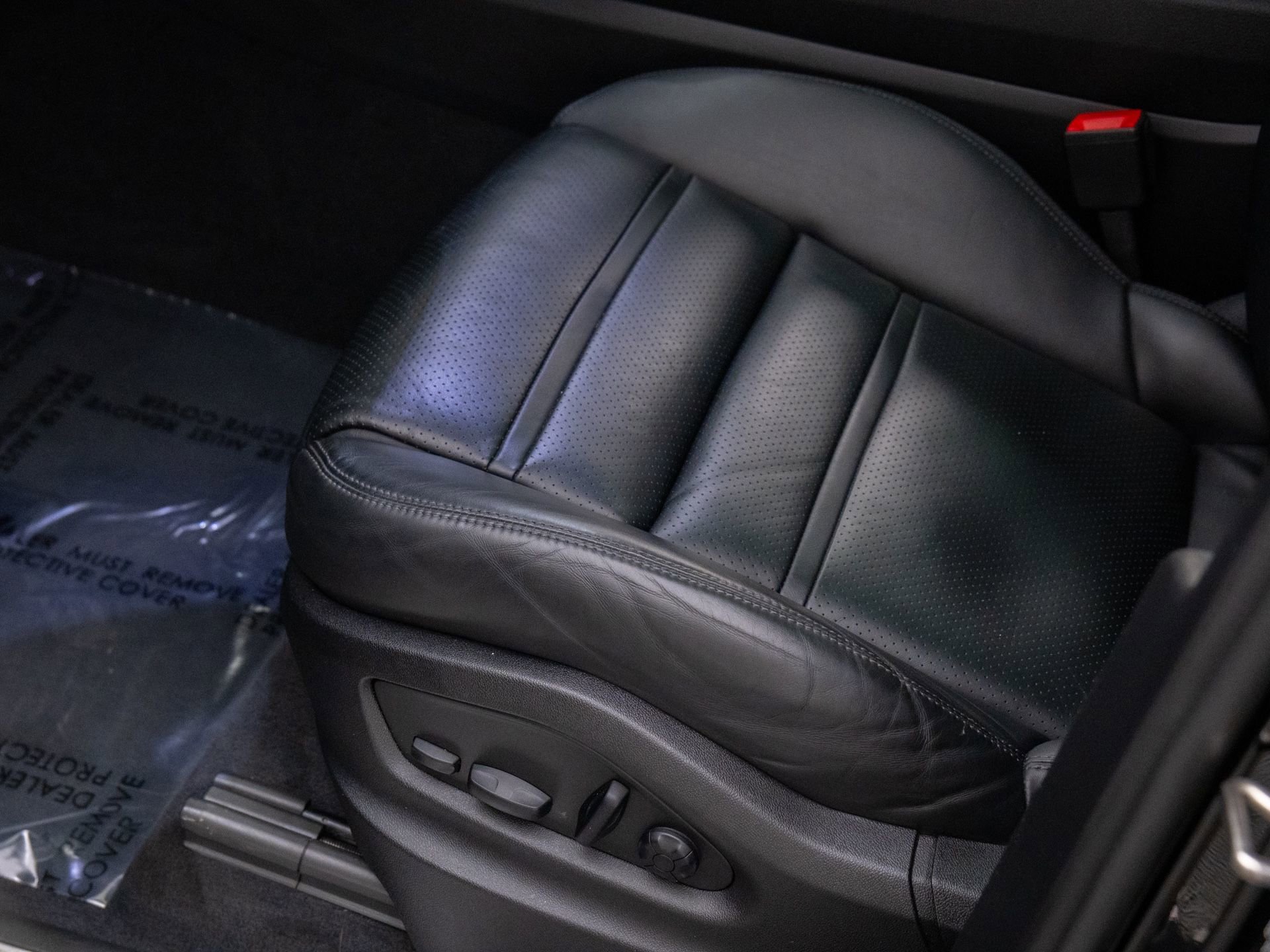 Certified 2023 Porsche Cayenne Platinum Edition image 16