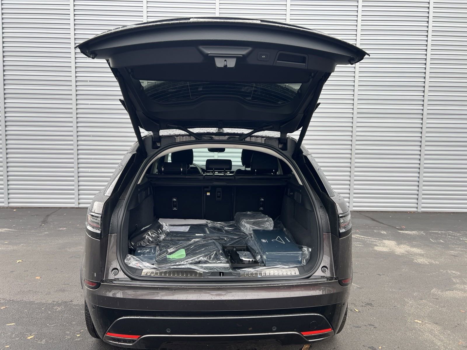 New 2025 Land Rover Range Rover Velar Dynamic SE image 30