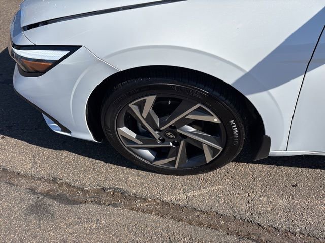 Certified 2025 Hyundai Elantra Sport image 33
