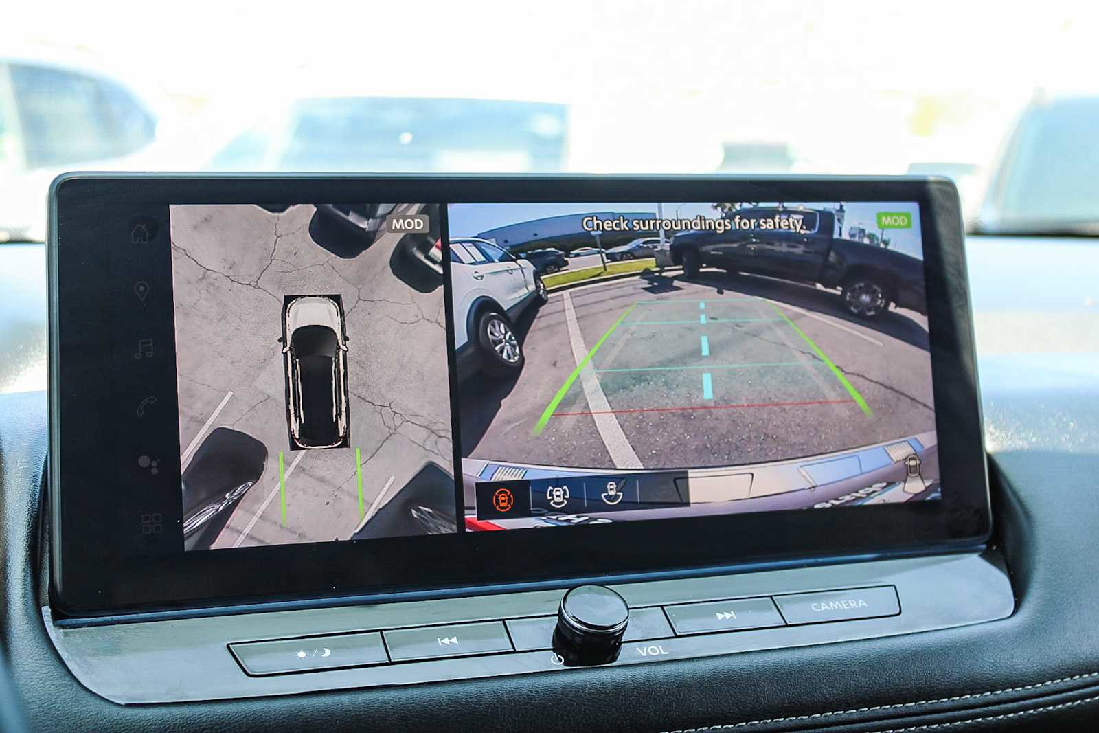 Used 2025 Nissan Rogue SL w/ SL Premium Package image 24