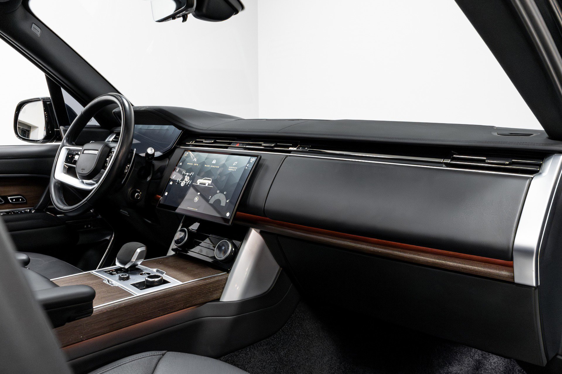 Used 2023 Land Rover Range Rover Long Wheelbase SE image 20