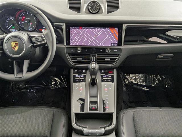Certified 2022 Porsche Macan image 20