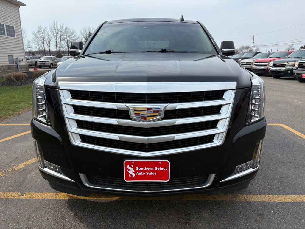 Used 2016 Cadillac Escalade Luxury image 3