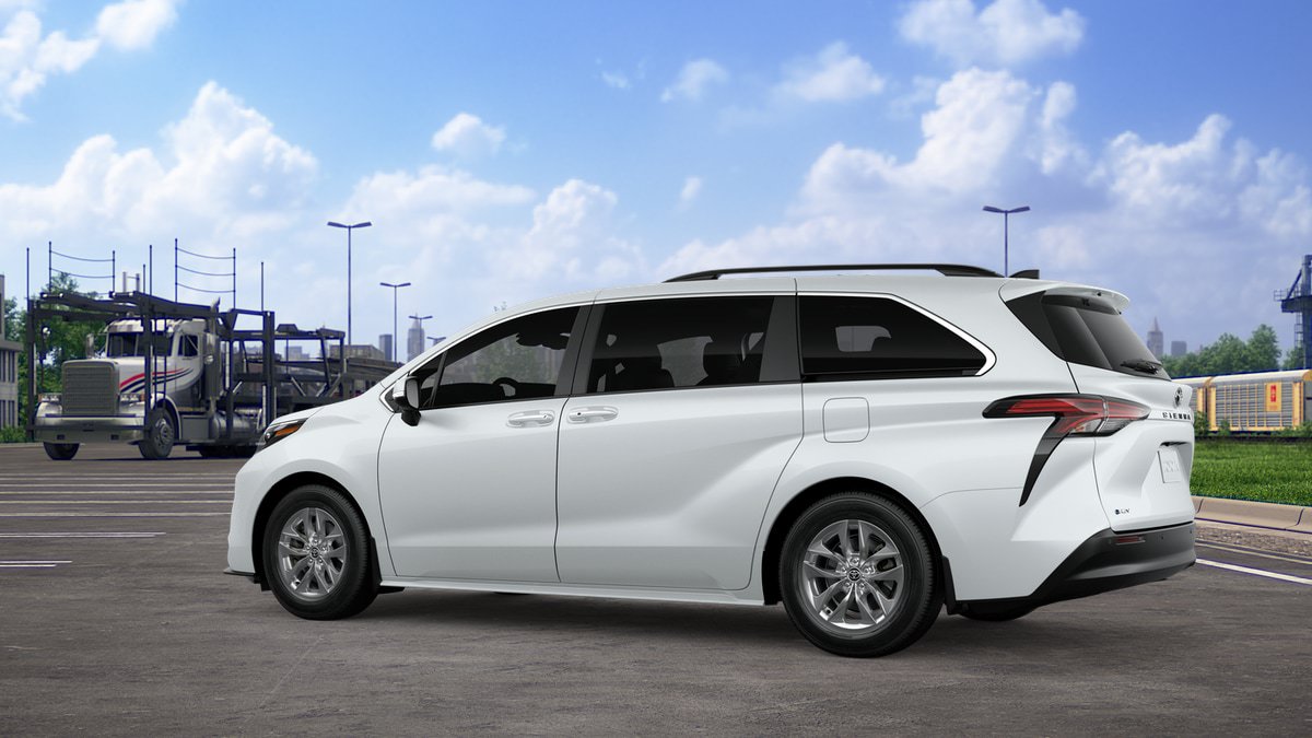 New 2026 Toyota Sienna XLE FWD image 5