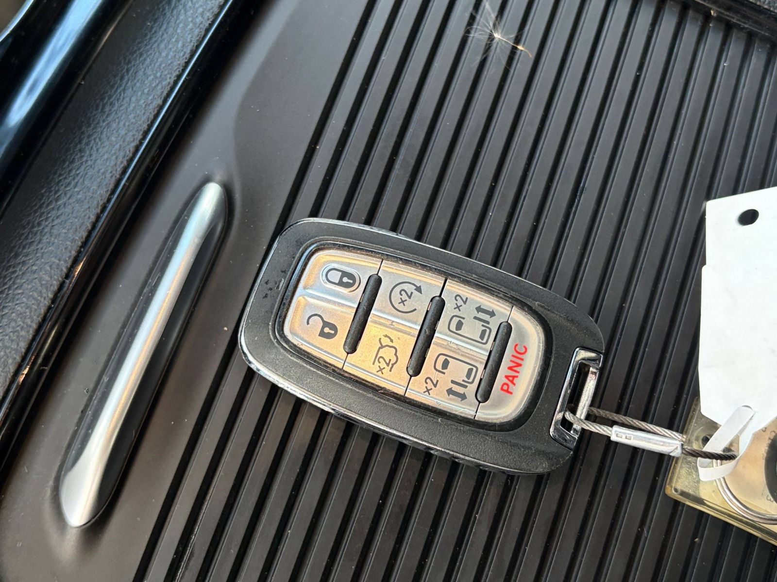 Used 2025 Chrysler Pacifica Limited FWD image 24