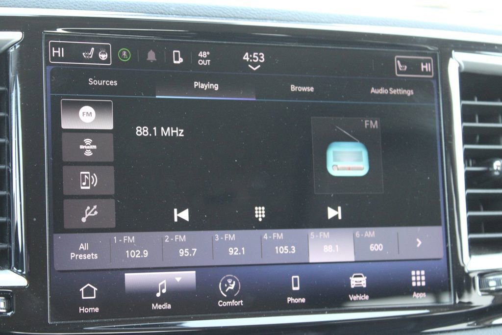 Used 2023 Chrysler Pacifica Touring-L image 36