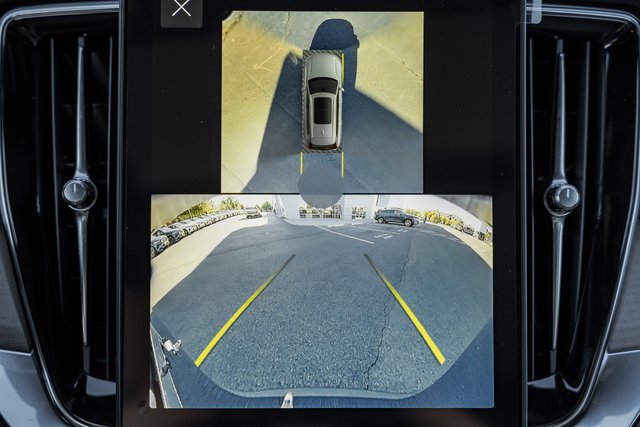 New 2026 Volvo XC90 B6 Plus w/ Protection Package Premier image 39