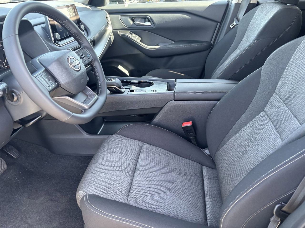 Certified 2026 Nissan Rogue SV FWD image 20