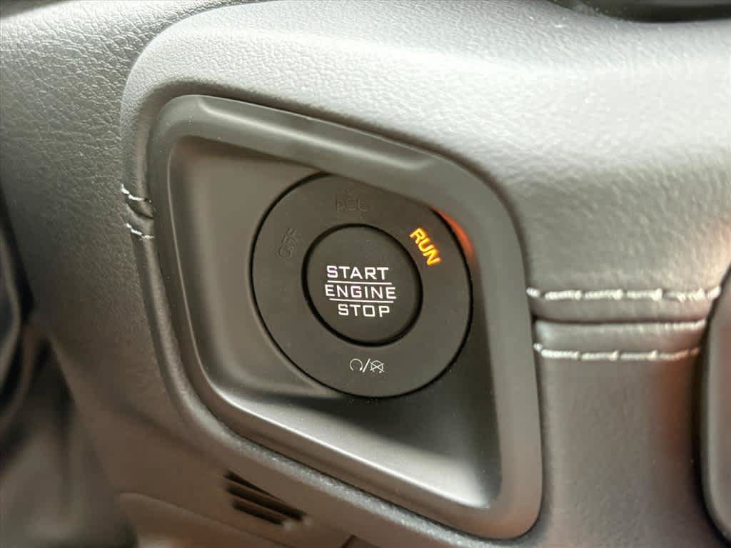 Used 2024 Jeep Gladiator Mojave w/ Technology Group AWD/4WD image 18