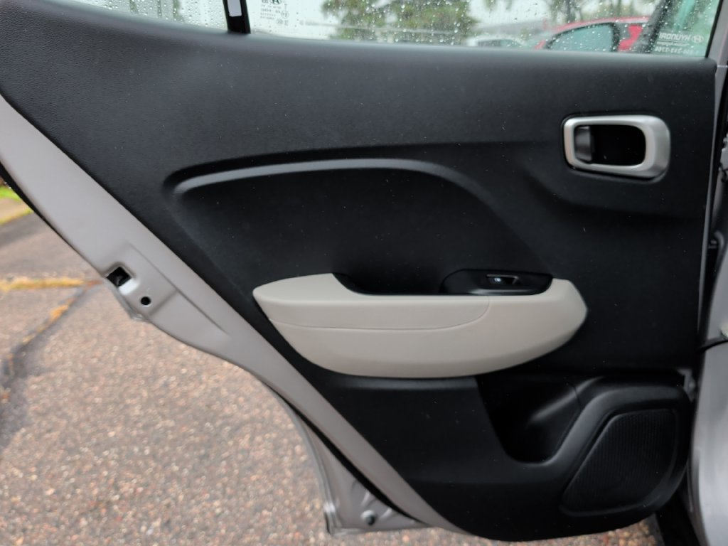 Used 2025 Hyundai Venue SEL FWD image 30