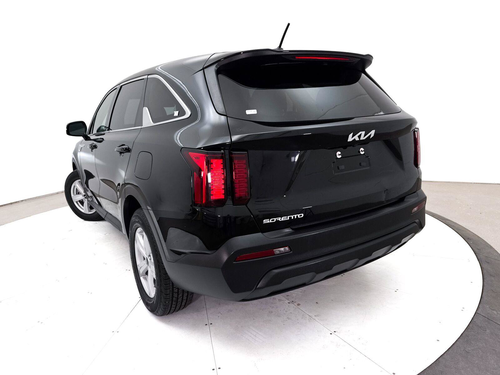 Used 2023 Kia Sorento LX FWD image 6