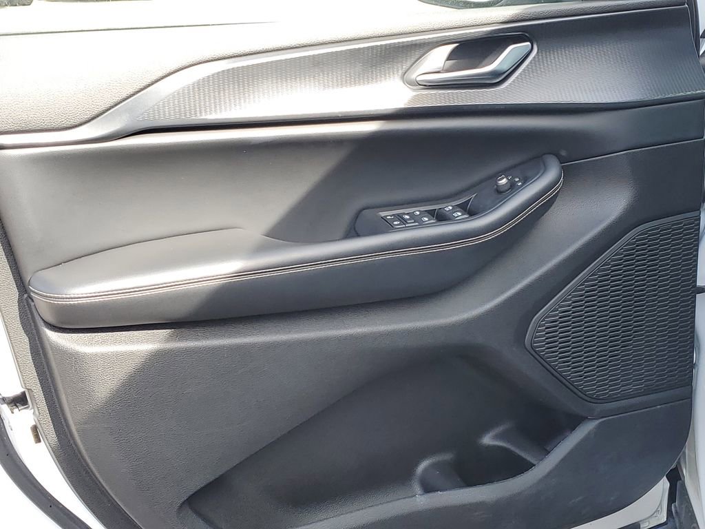 Used 2023 Jeep Grand Cherokee Laredo image 24