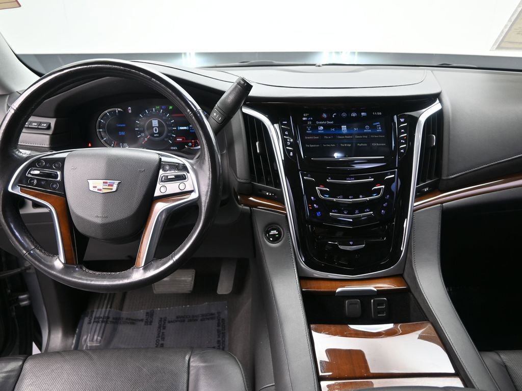 Used 2020 Cadillac Escalade Luxury image 16