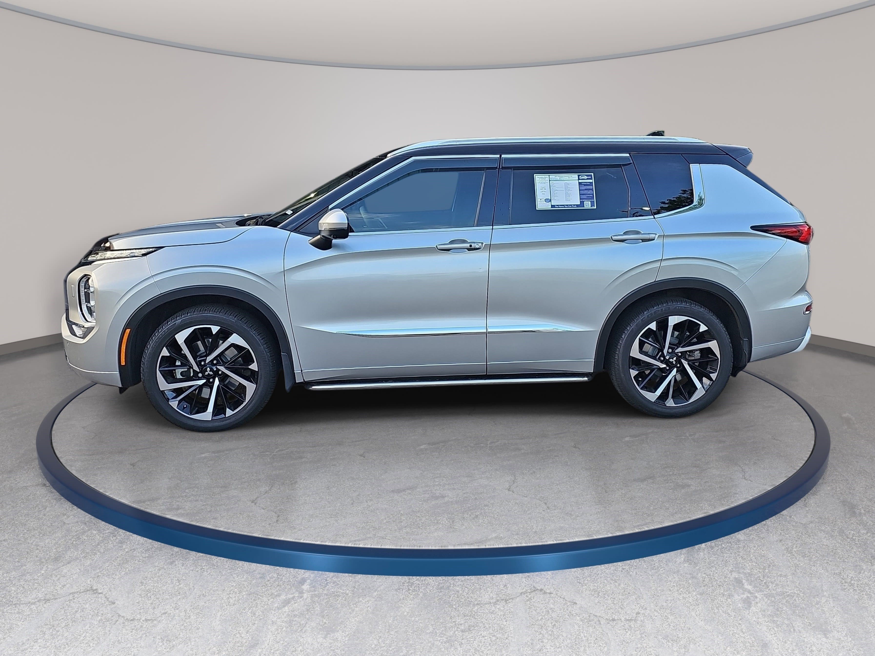 Used 2024 Mitsubishi Outlander SEL AWD/4WD image 8