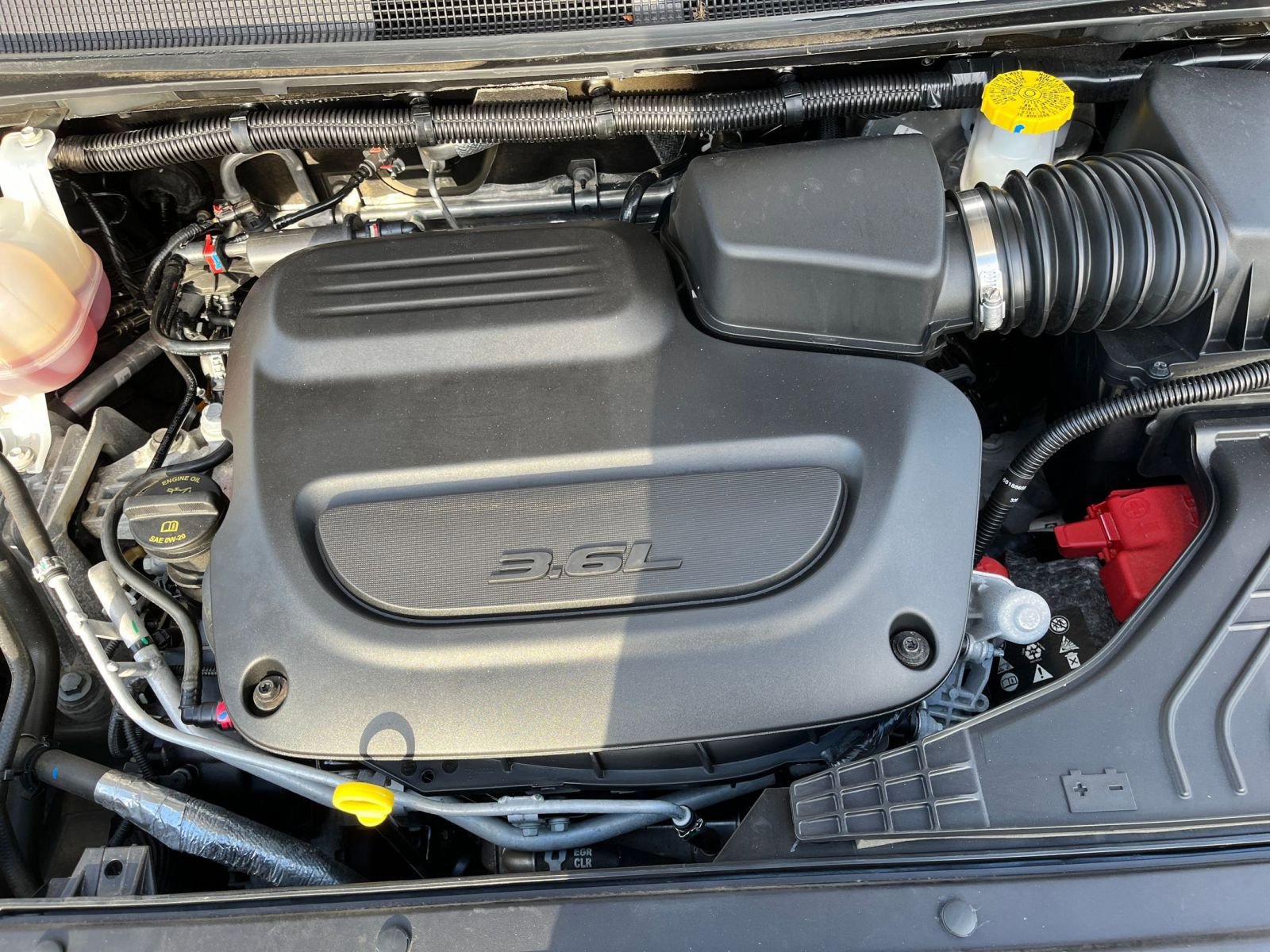 Used 2025 Chrysler Pacifica Limited image 37