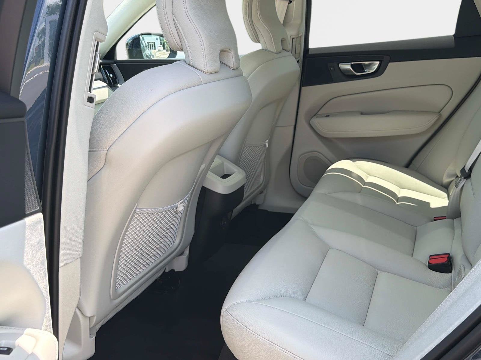 Certified 2024 Volvo XC60 B5 Core w/ Protection Package Premier AWD/4WD image 14