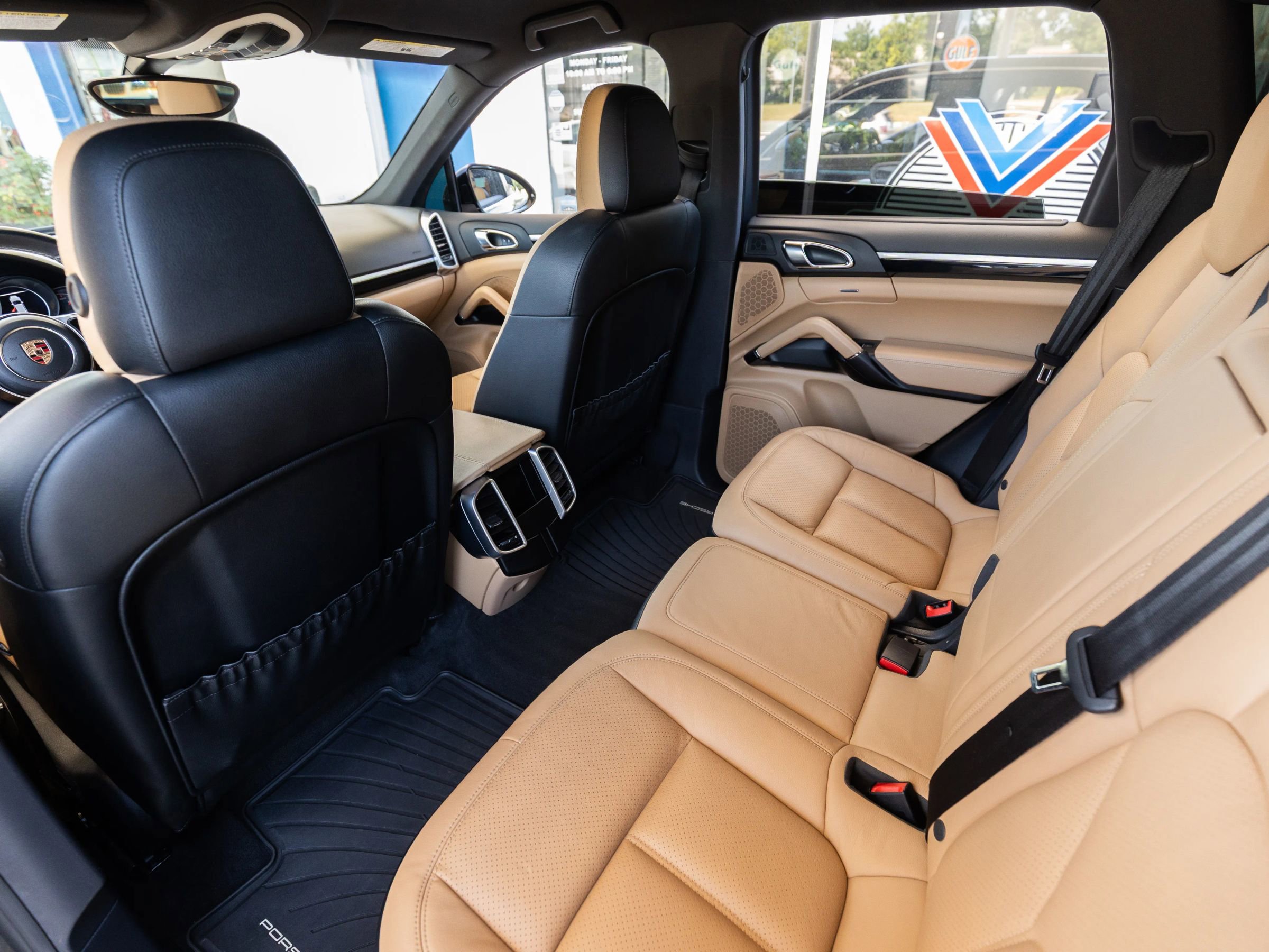 Used 2016 Porsche Cayenne AWD/4WD image 30