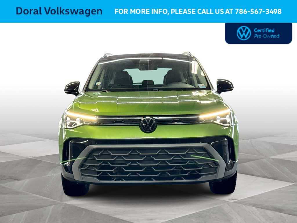 Used 2025 Volkswagen Taos SE AWD/4WD image 3