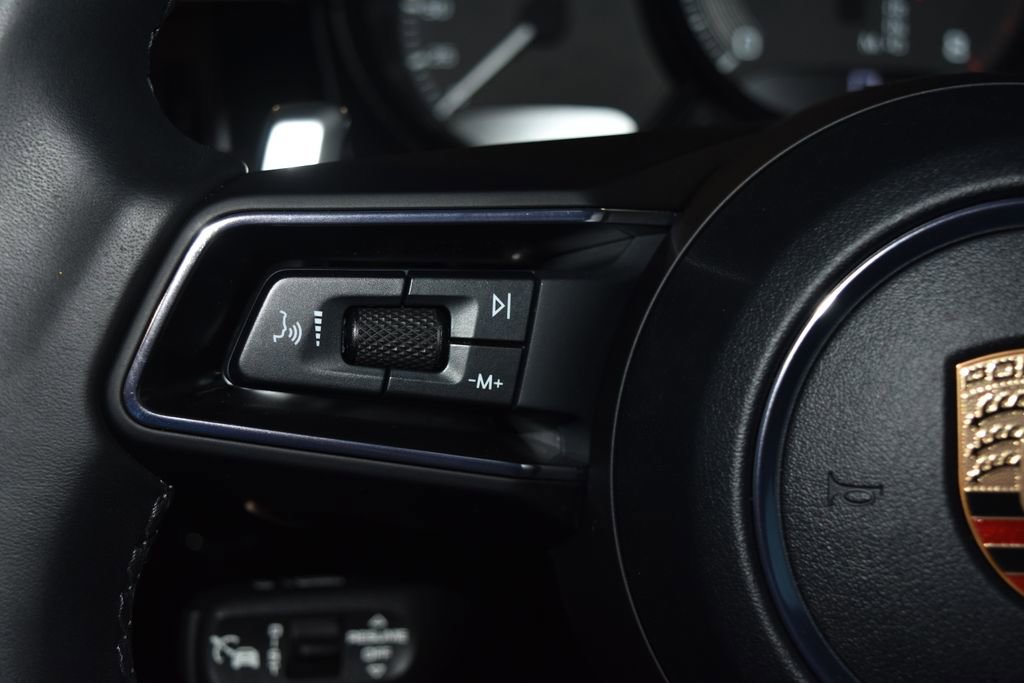 Certified 2025 Porsche Macan image 11