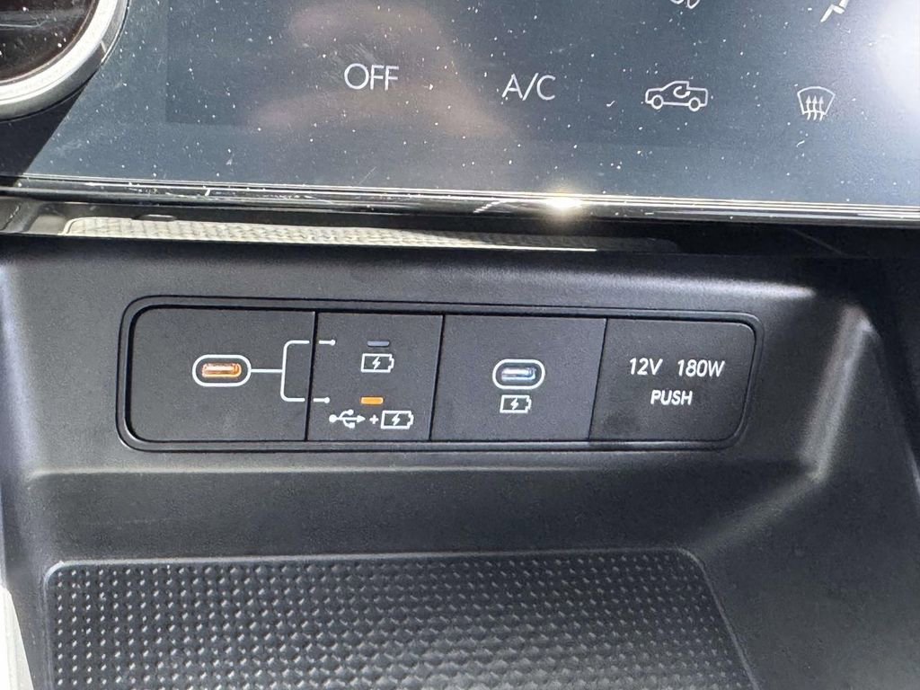 Used 2025 Hyundai Santa Cruz SEL AWD/4WD image 25