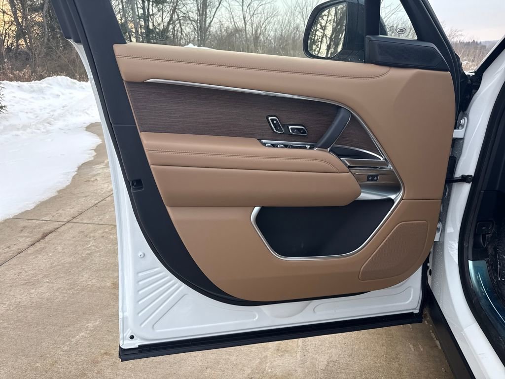 New 2026 Land Rover Range Rover Long Wheelbase SE image 10