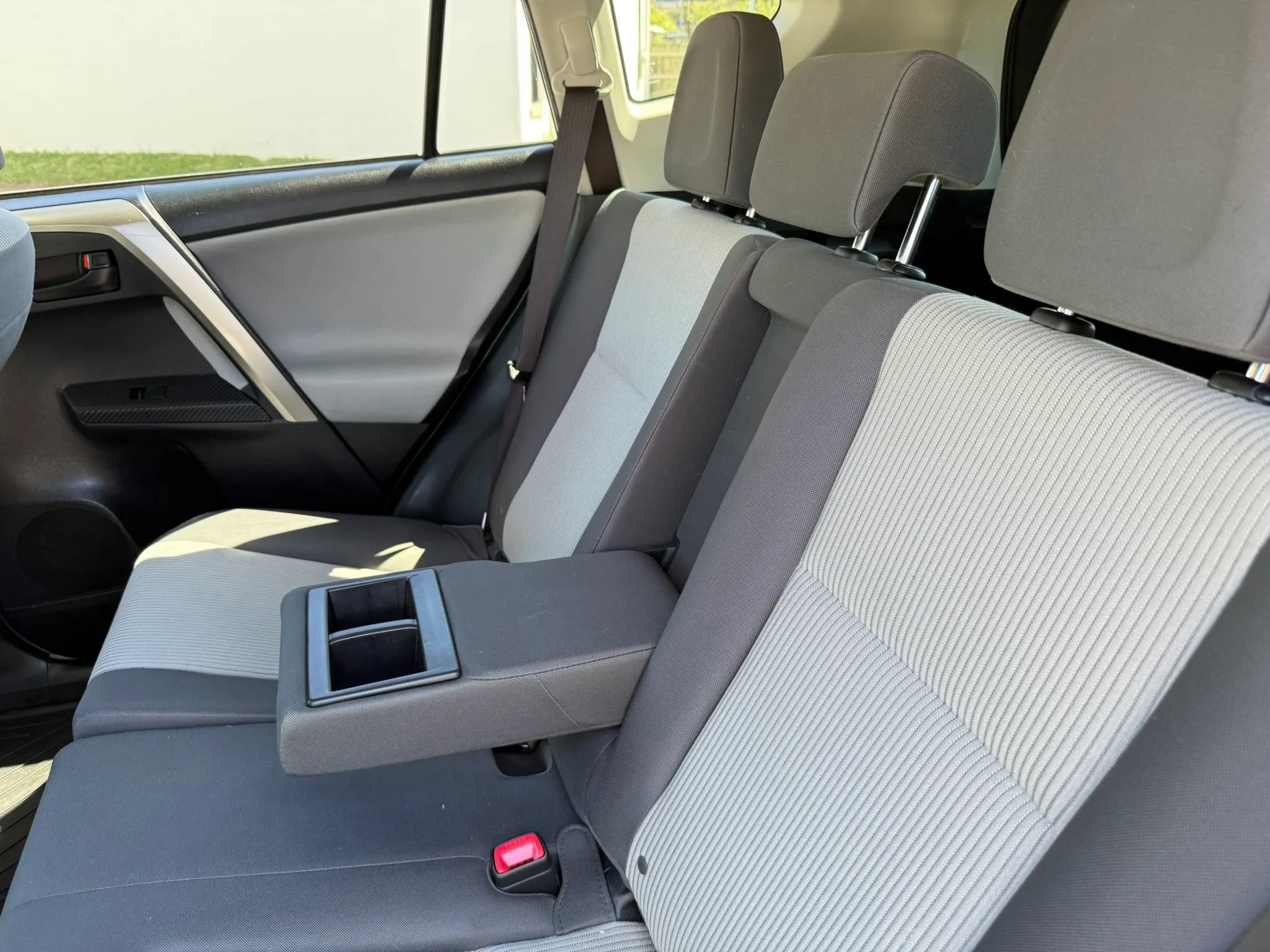 Used 2015 Toyota RAV4 LE AWD/4WD image 15