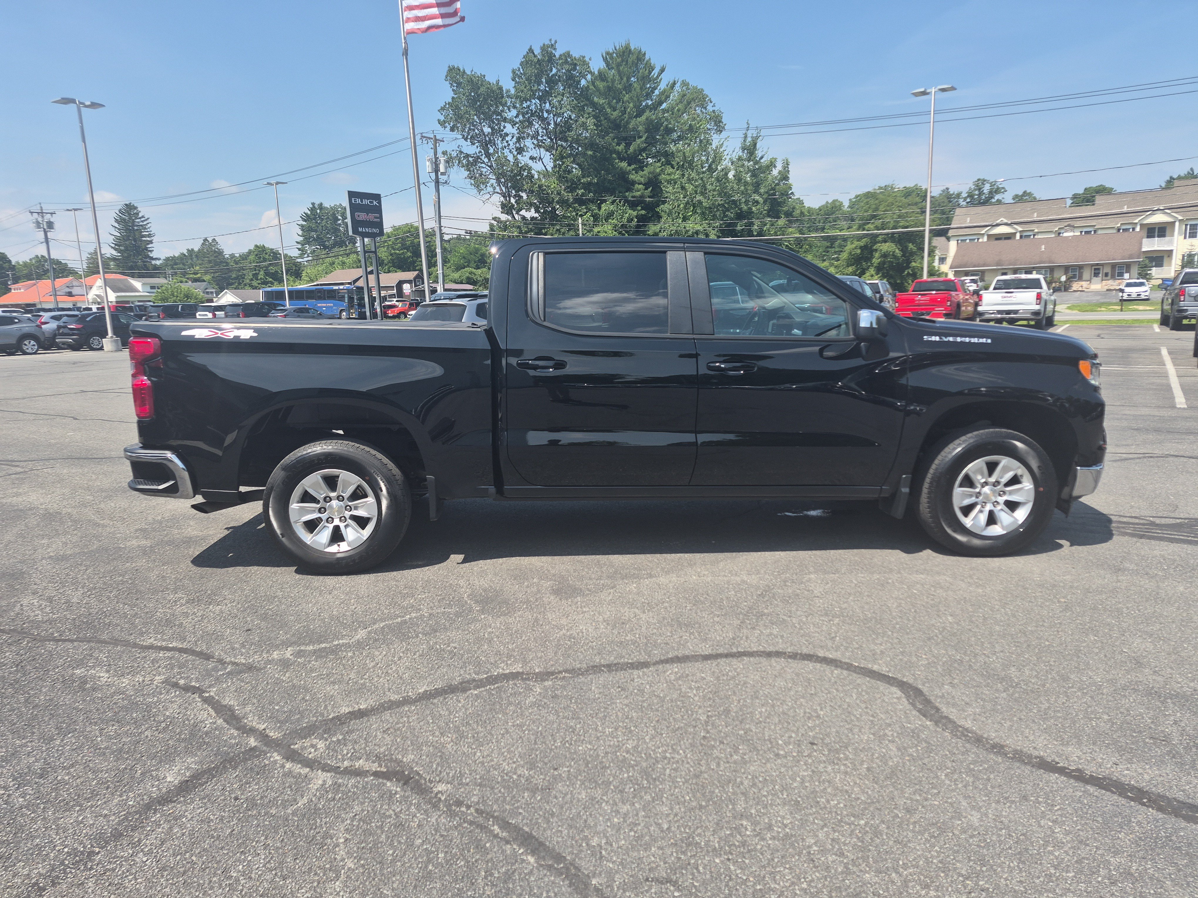 Used 2023 Chevrolet Silverado 1500 LT AWD/4WD image 6