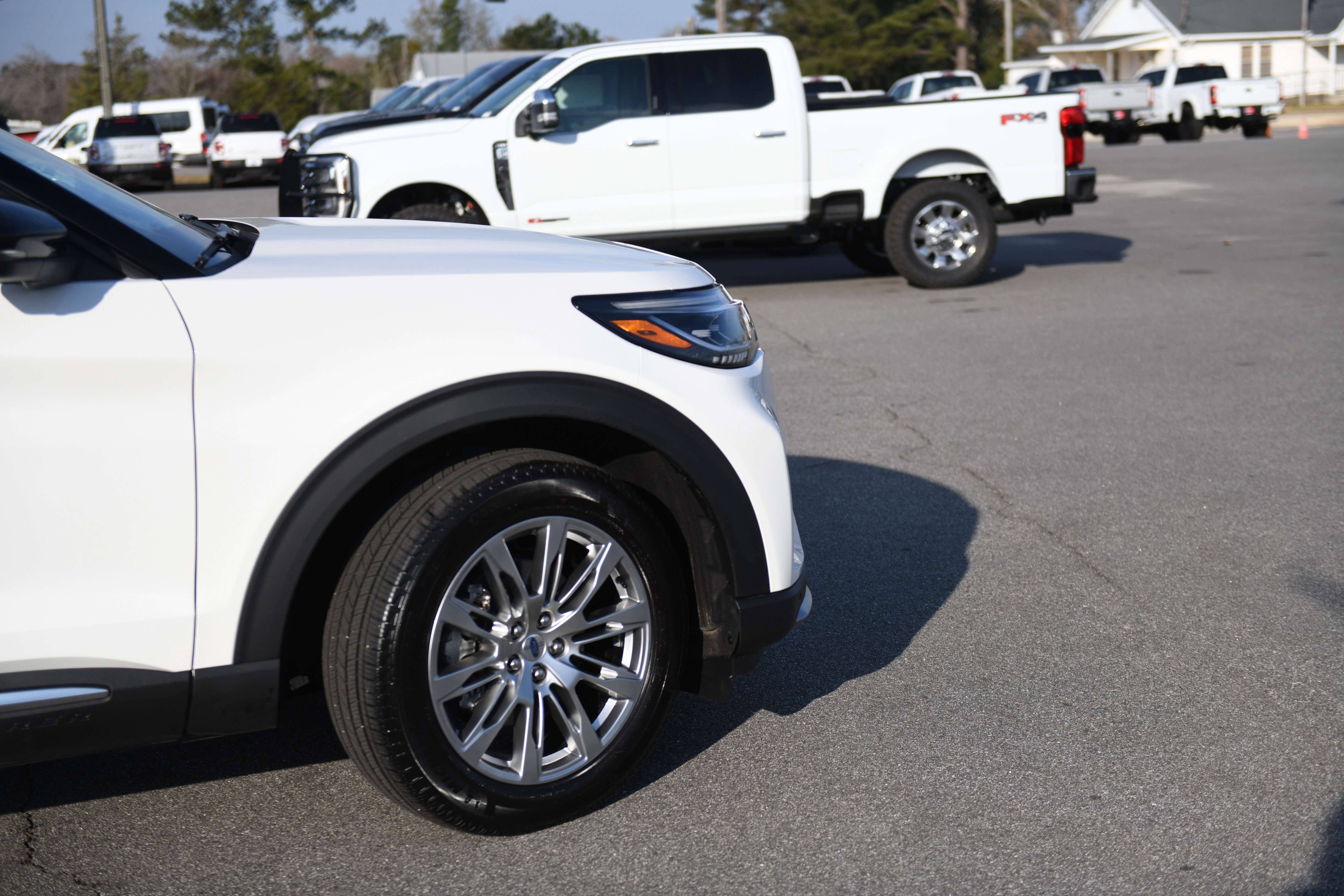 Used 2025 Ford Explorer Platinum image 3