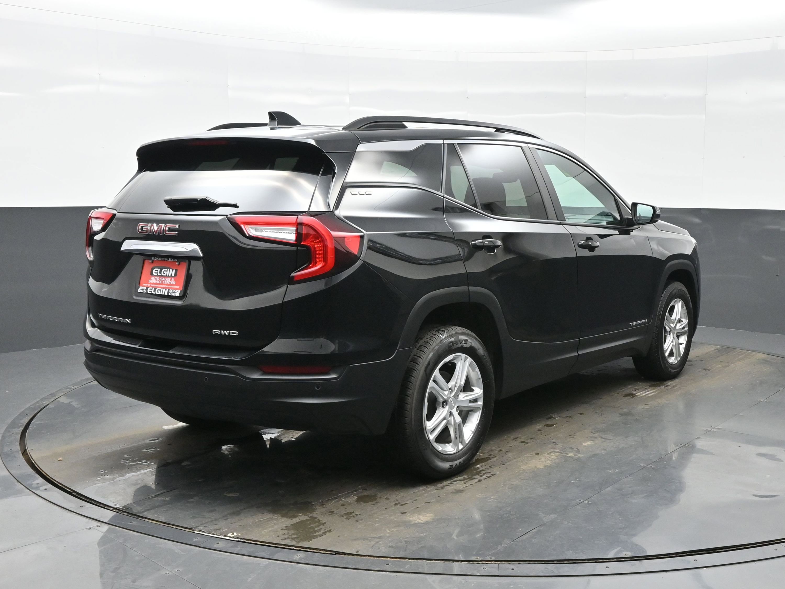Used 2022 GMC Terrain SLE w/ Driver Convenience Package AWD/4WD image 8