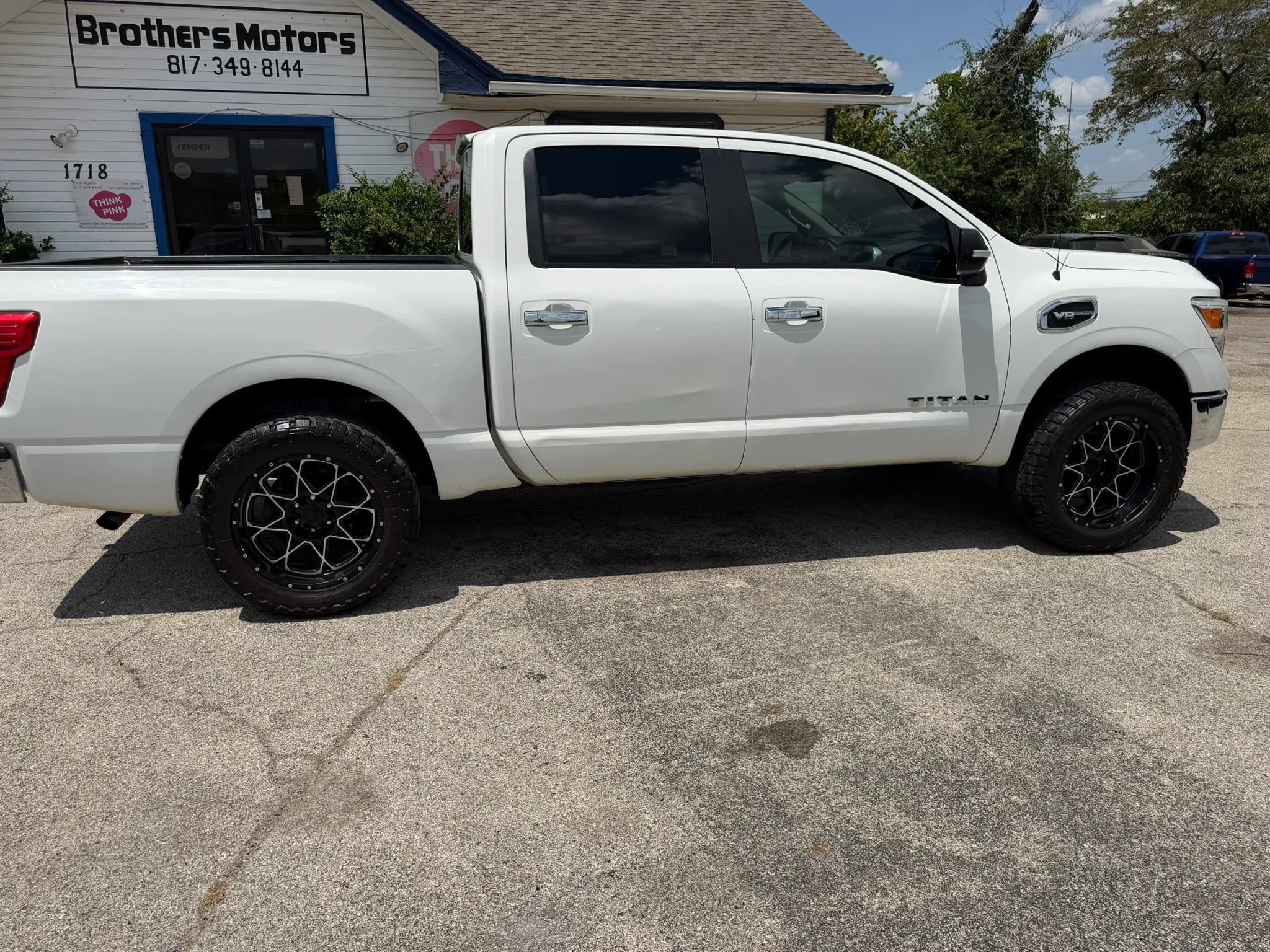Used 2017 Nissan Titan SV RWD image 8