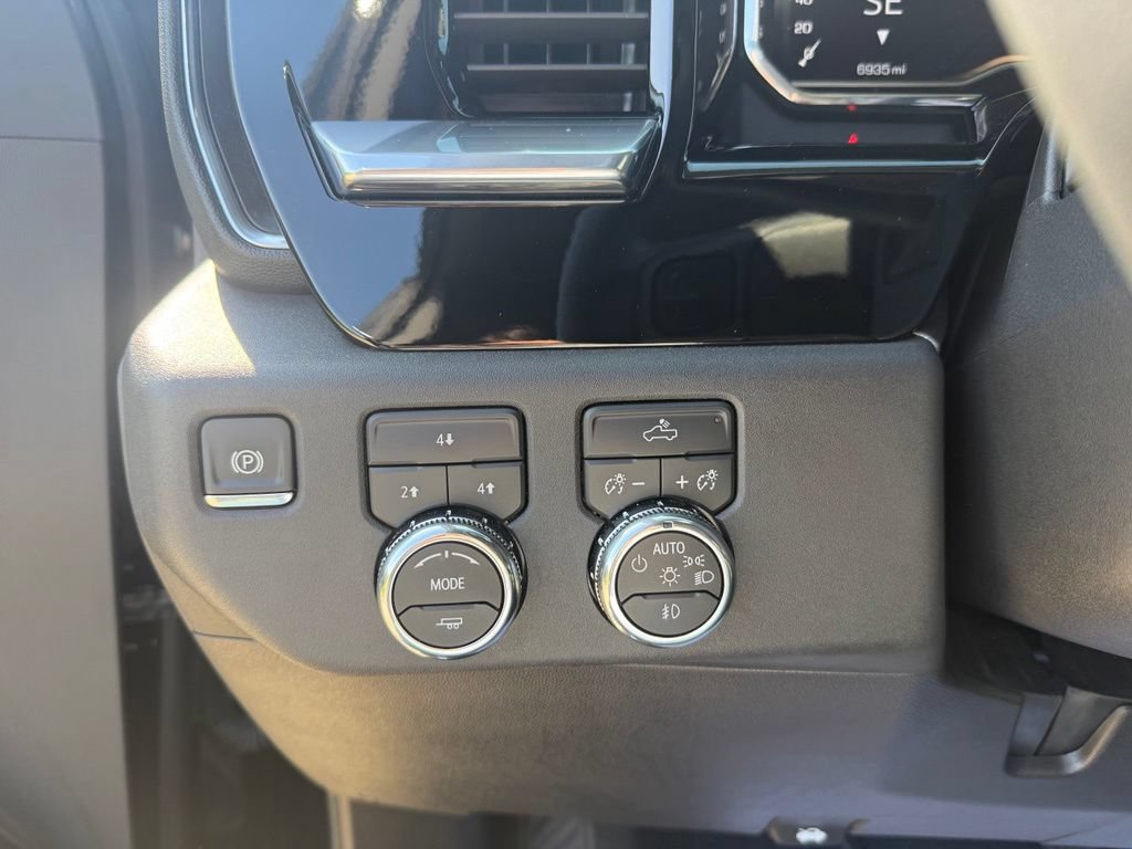 Used 2025 GMC Sierra 2500 SLE w/ SLE Value Package; AWD/4WD image 36