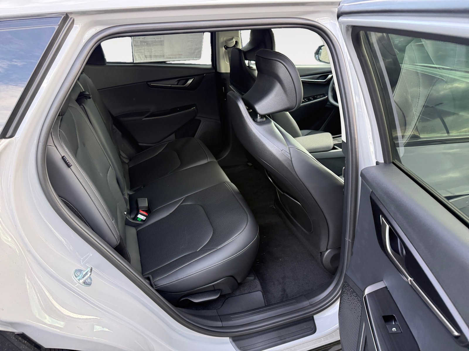 New 2025 Kia EV6 Wind image 18