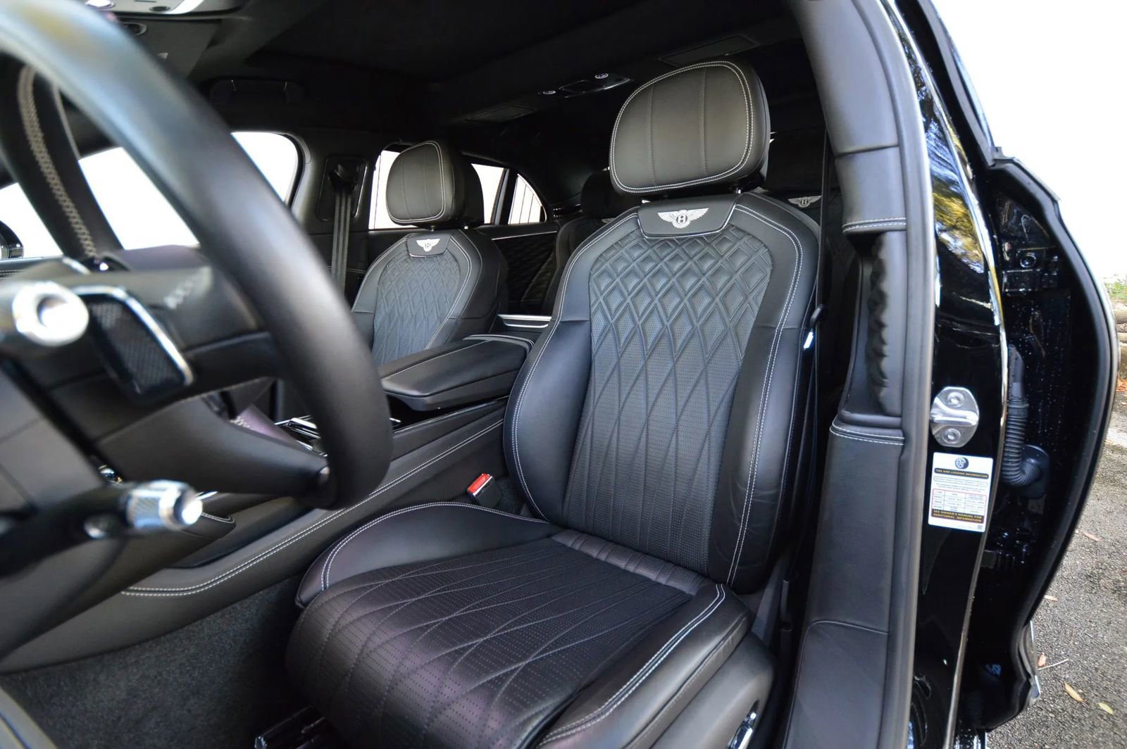 Used 2022 Bentley Flying Spur V8 image 28