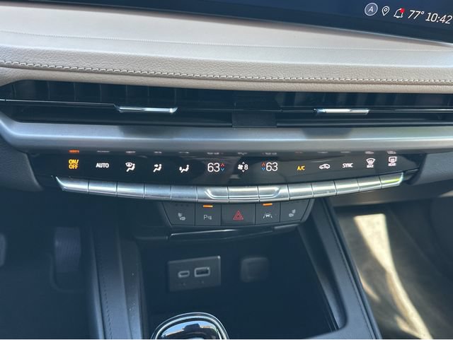 Certified 2024 Cadillac XT4 Luxury w/ Cold Weather Package FWD image 26