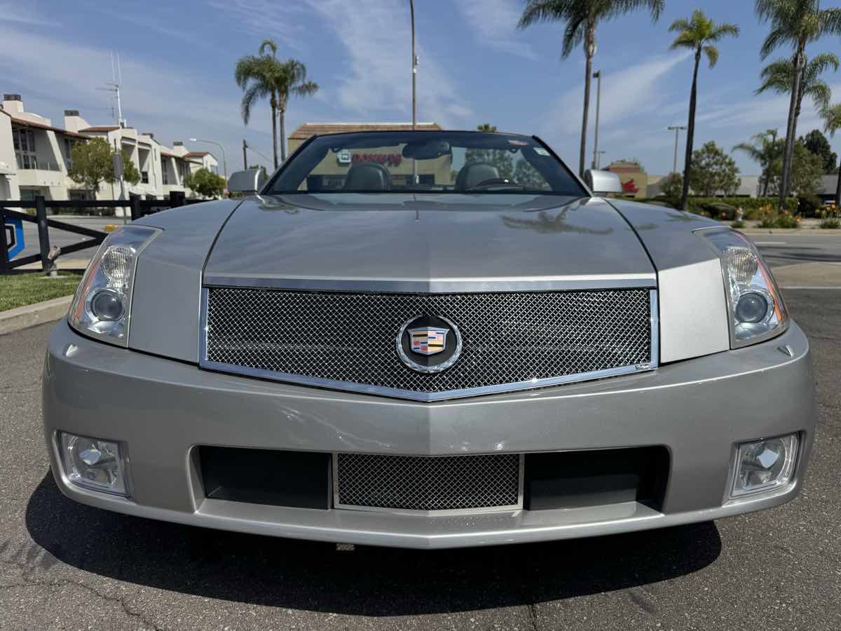 Used 2008 Cadillac XLR RWD image 13