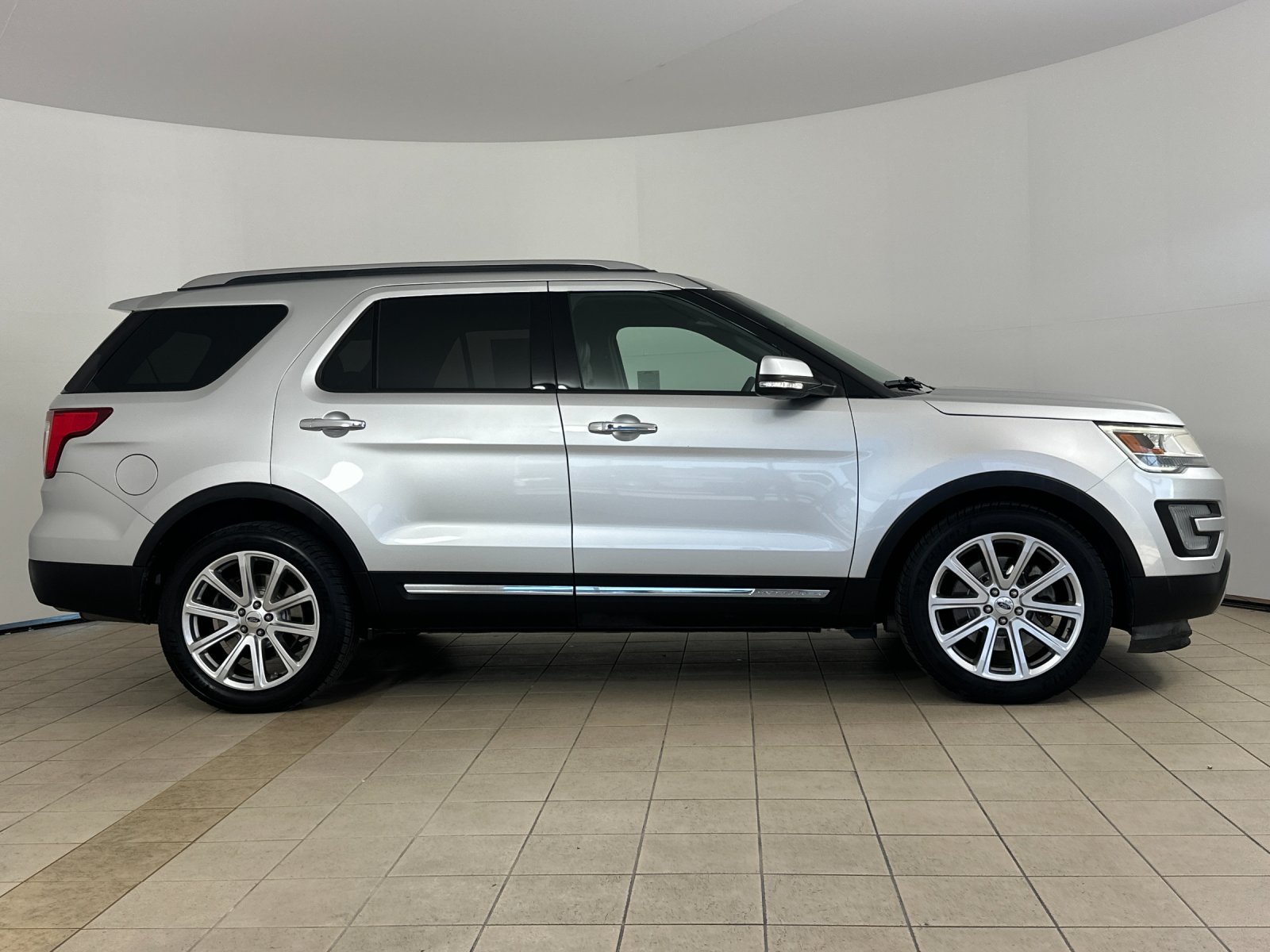 Used 2016 Ford Explorer Limited FWD image 7