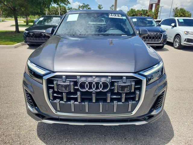 Certified 2025 Audi Q7 2.0T Premium w/ Convenience Package AWD/4WD image 3