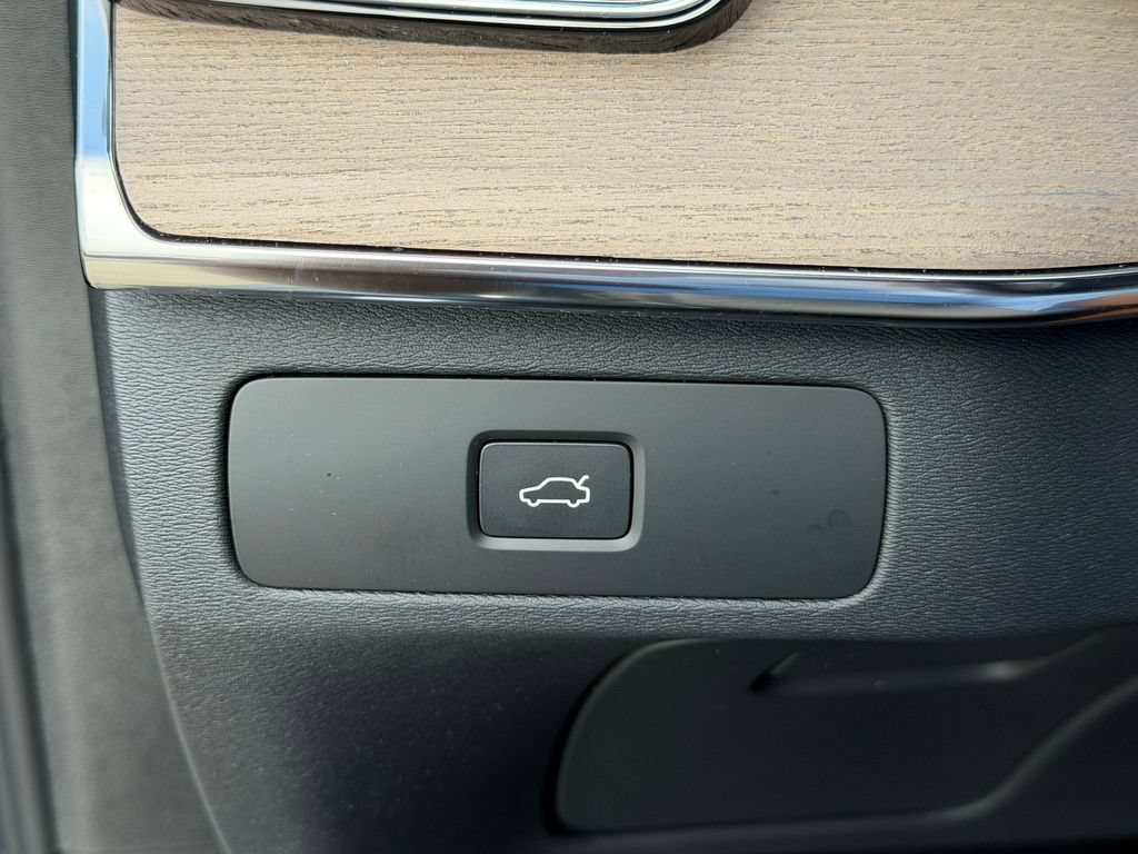 New 2026 Volvo XC90 B6 Plus w/ Protection Package Premier AWD/4WD image 30