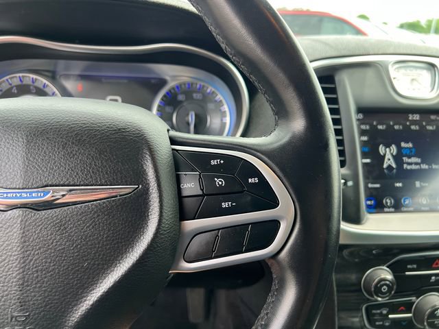 Used 2018 Chrysler 300 Touring w/ Chrome Appearance Package RWD image 18