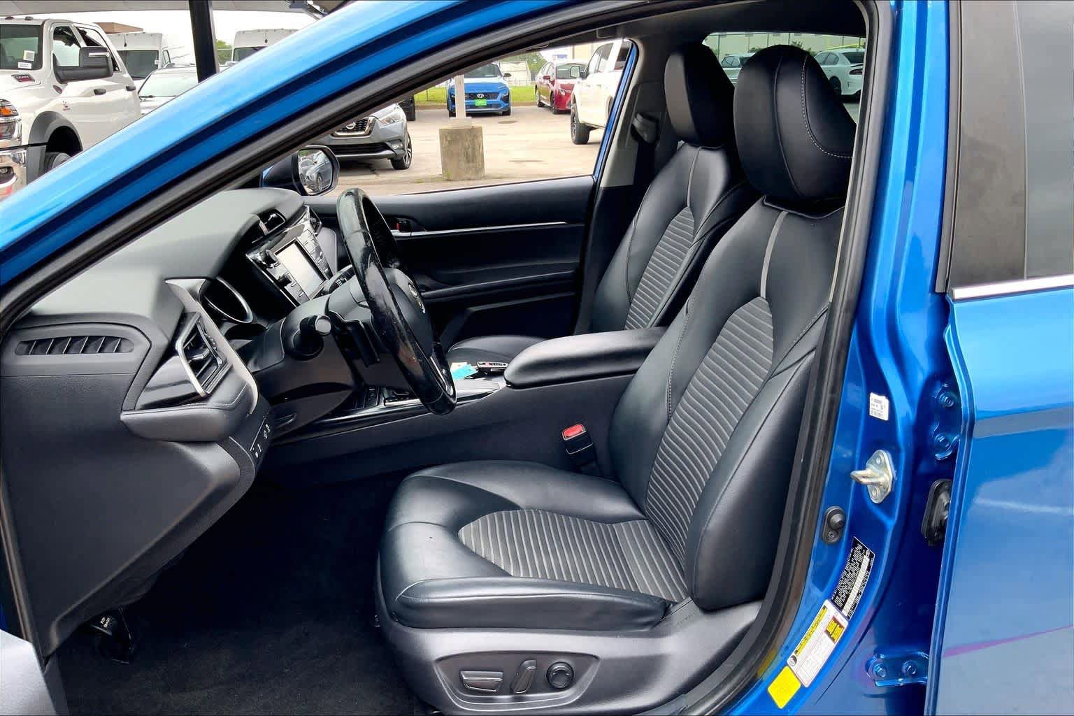 Used 2020 Toyota Camry SE w/ Convenience Package image 8