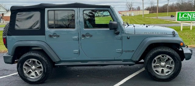 Used 2015 Jeep Wrangler Unlimited Rubicon w/ Connectivity Group image 10