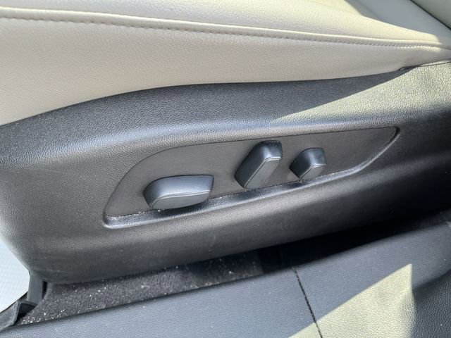 Used 2019 Cadillac XT4 Luxury w/ Cold Weather Package AWD/4WD image 16