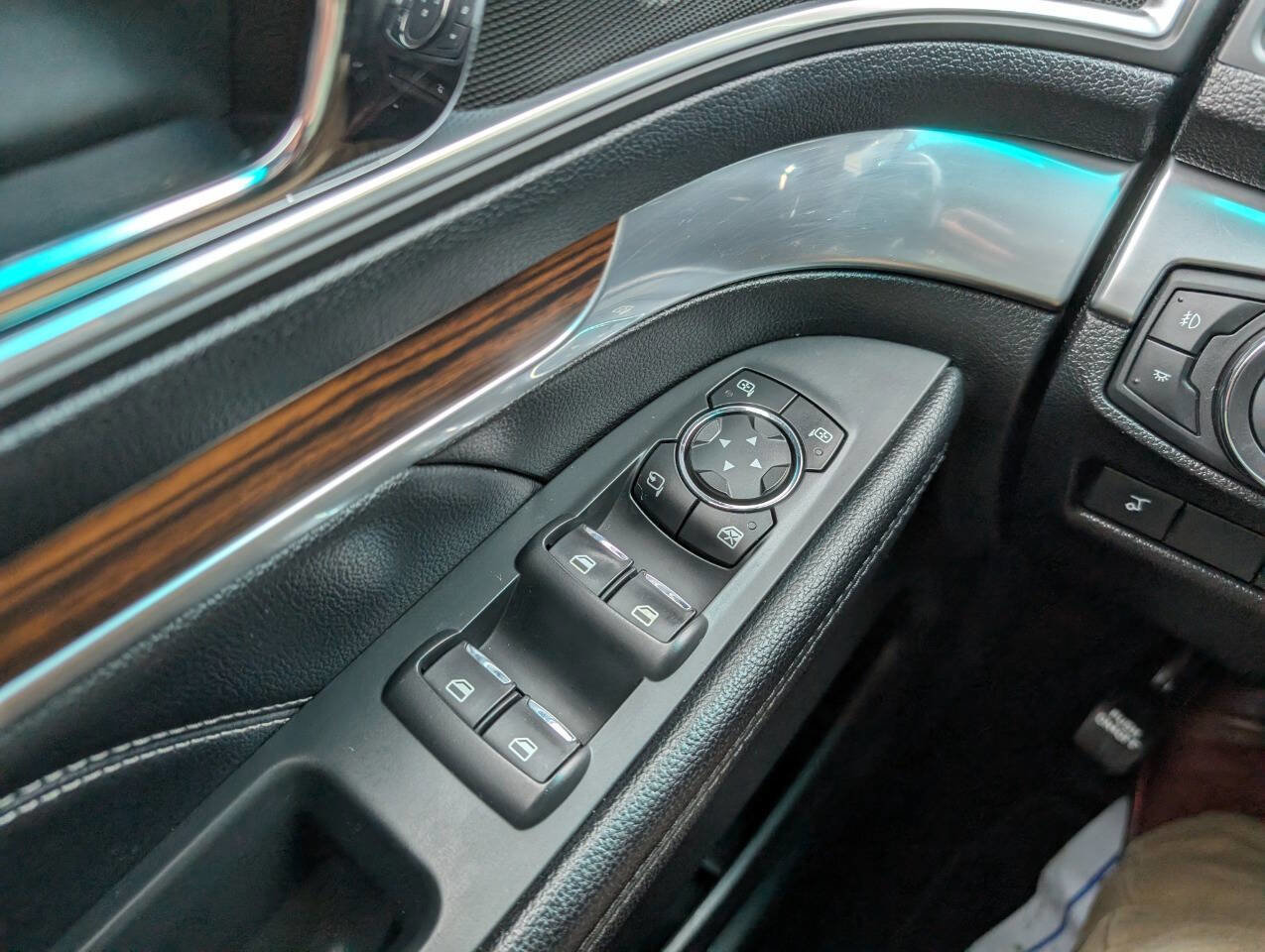 Used 2016 Ford Explorer Limited image 21